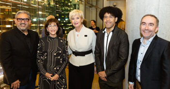 De gauche à droite : M. Marc Hervieux, directeur du Conservatoire de musique et d'art dramatique du Québec; Mme Madeleine Careau, Cheffe de la direction de l'OSM; Mme Isabelle Brais, épouse du premier ministre du Québec; M. Rafael Payare, directeur musical de l'OSM; M. Hugues Cloutier, directeur du Conservatoire de musique de Val-d’Or (Photo provenant de l'OSM)