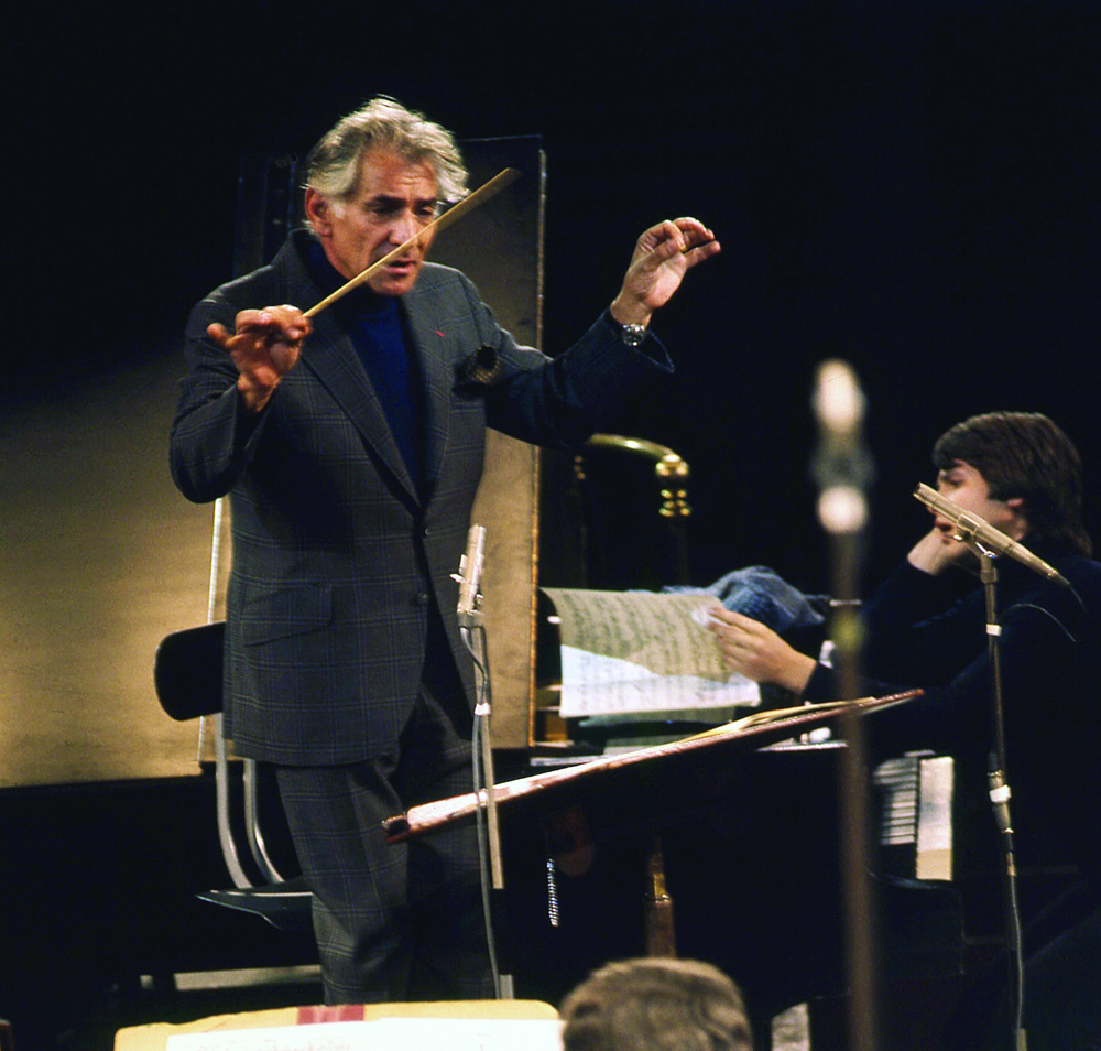 Leonard Bernstein répète à l'Albert Hall (Photo par Allan Warren, circa 1973)