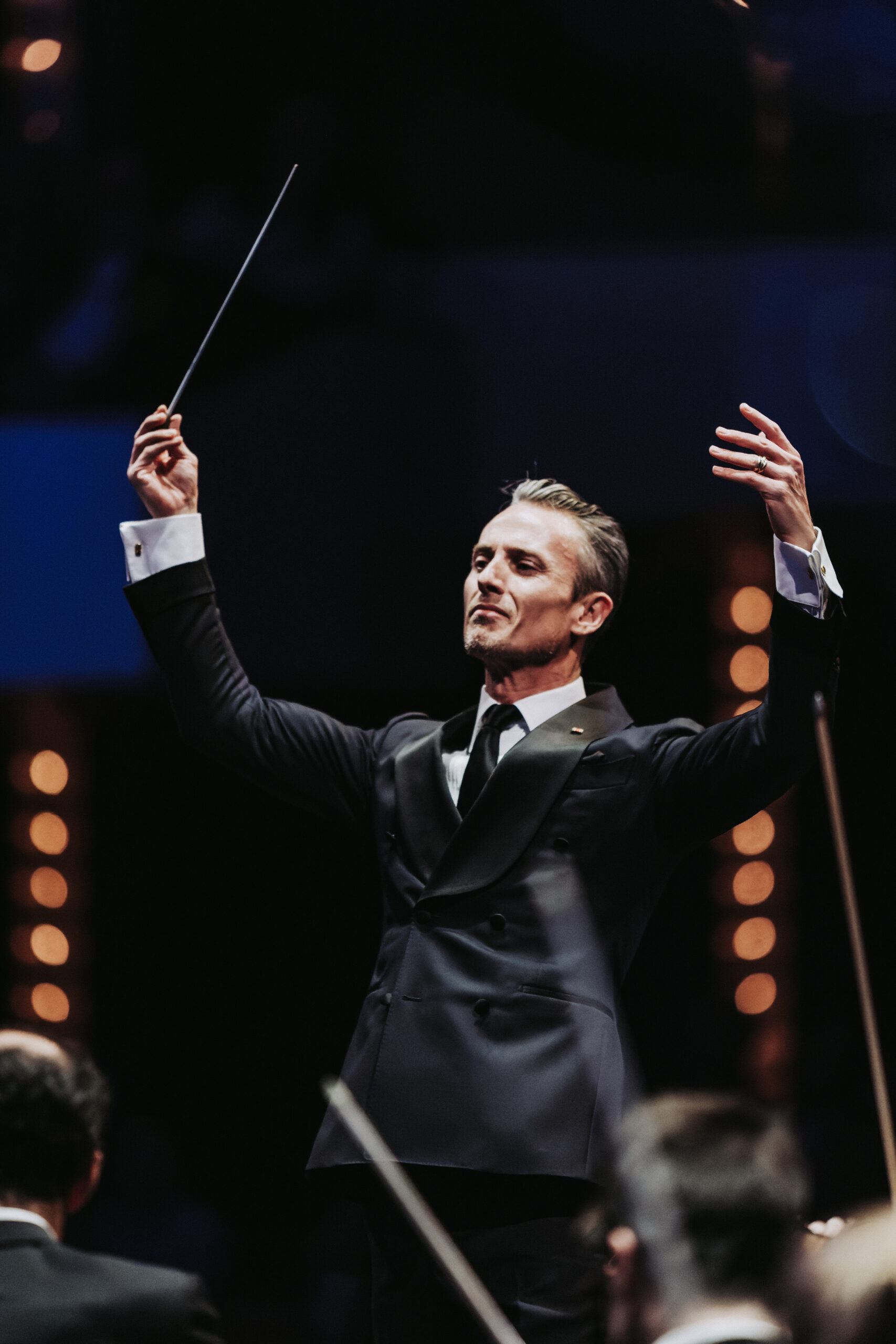 Alexander Shelley conducts the NACO, Photo by Curtis Perry