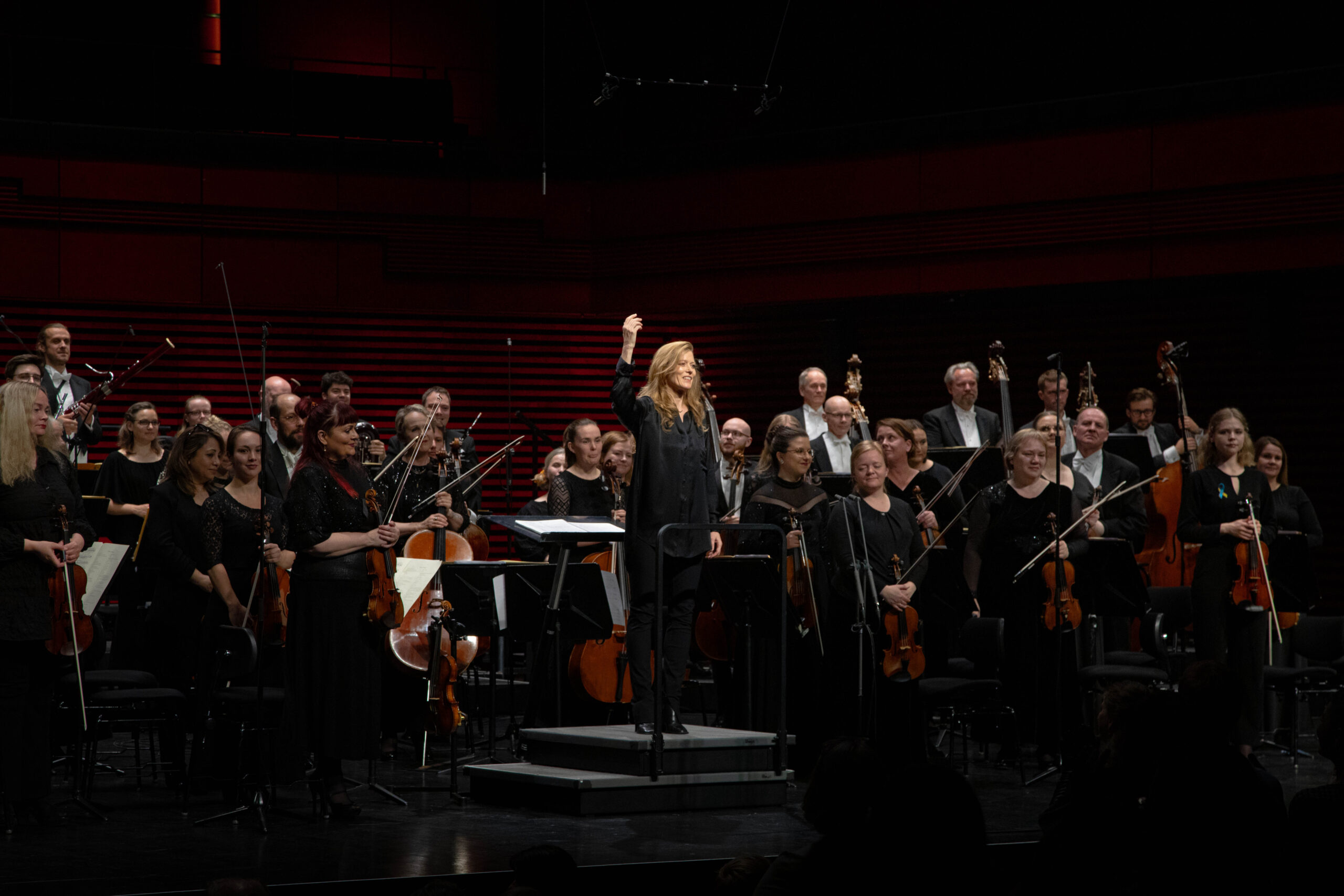 Barbara Hannigan and the Iceland Symphony Orchestra, Photo by Leifur Wilberg