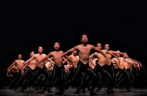 Les interprètes de Ballet BC et d'Arts Umbrella dans BOLERO X, de Shahar Binyamini. Photo de Michael Slobodian.