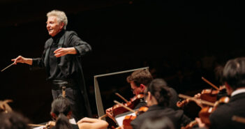 Alexis Hauser conducting the Mcgill Symphony Orchestra