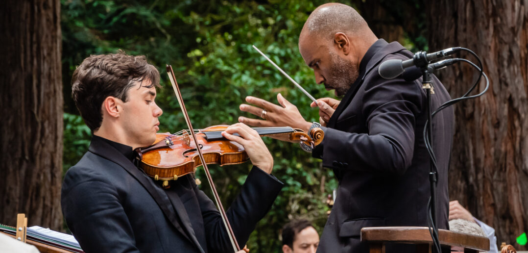 Le violoniste Ben Beilman et le chef d'orchestre Daniel Bartholomew-Poyser.